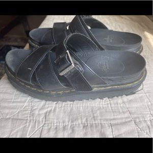 ❌❌ SOLD ❌❌ Dr Martens Womens slipper slides - used condition - black